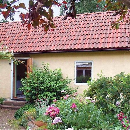 1 Bedroom Beautiful Home In Tomelilla Exteriör bild
